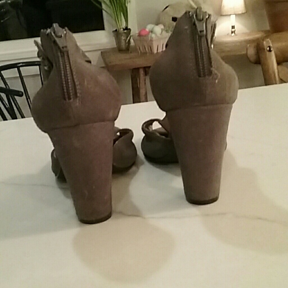 Shoes - Picture 3 of 7
